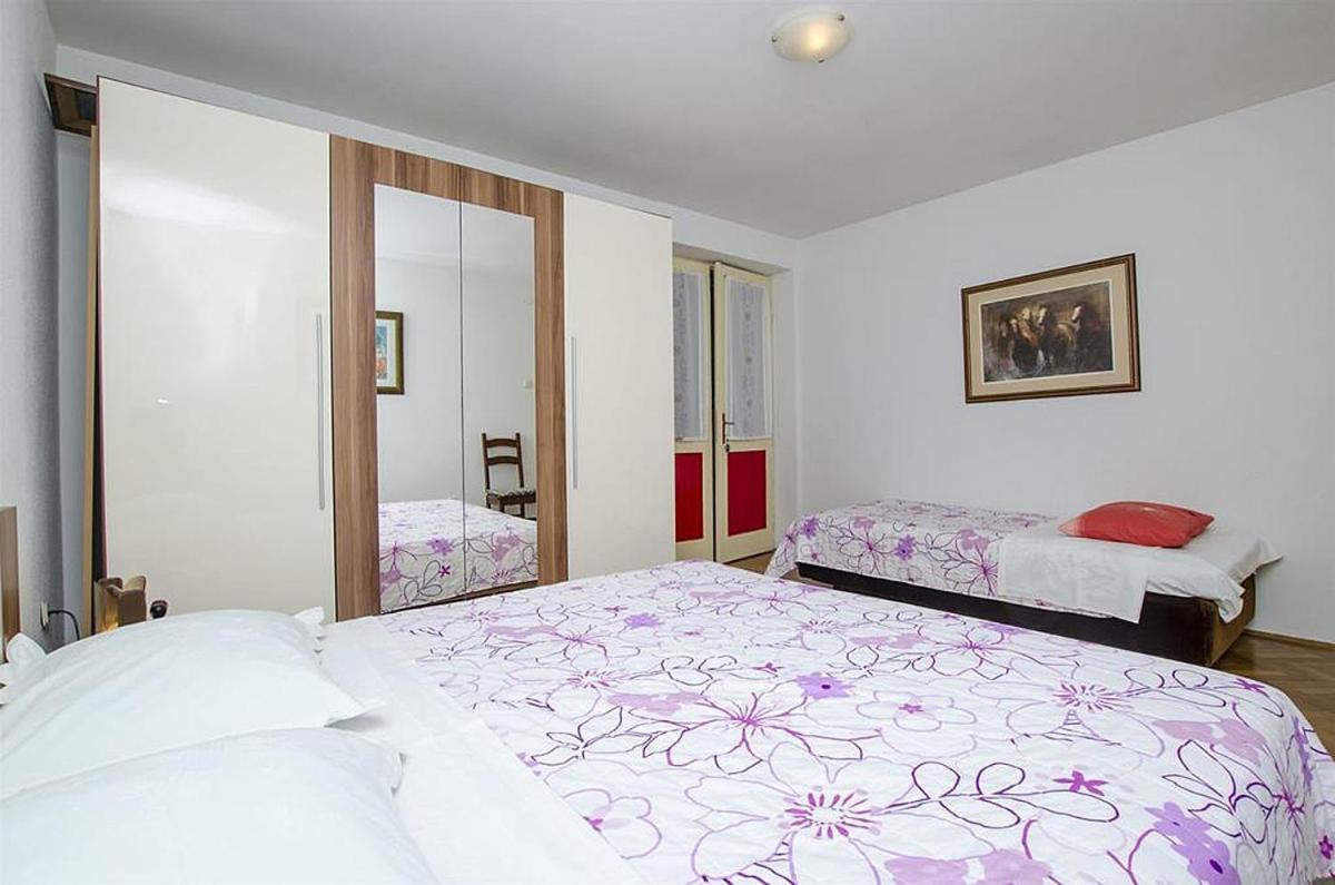 Apartments by the sea Baska Voda, Makarska - 12714 Exteriör bild